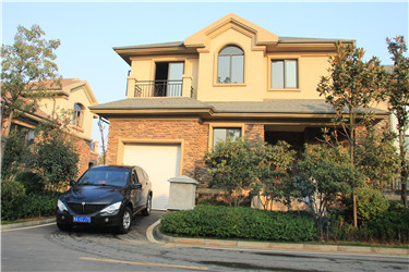 别墅装什么样的车库门好?